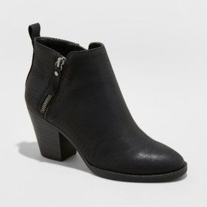 NWT Women’s Black Booties